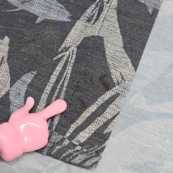 Huk Shirt Mens Medium Gray Button Up Short Sleeve Performance Fishing Outdoors - Picture 10 of 13